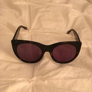 NEVER WORN: RAEN tortoise sunglasses